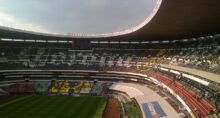 Foto do estádio Azteca, sede da abertura da Copa.