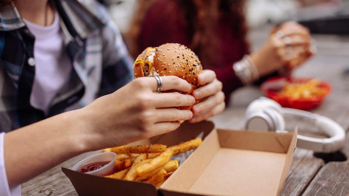 lanche de graça burguer king serasa bk ID da foto:2205322449