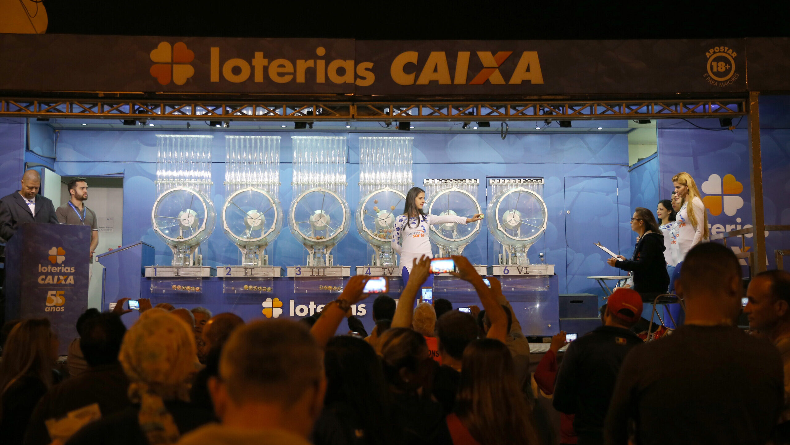 Caixa promove sorteio das loterias.