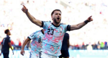 jogador da Bélgica comemorando em campo