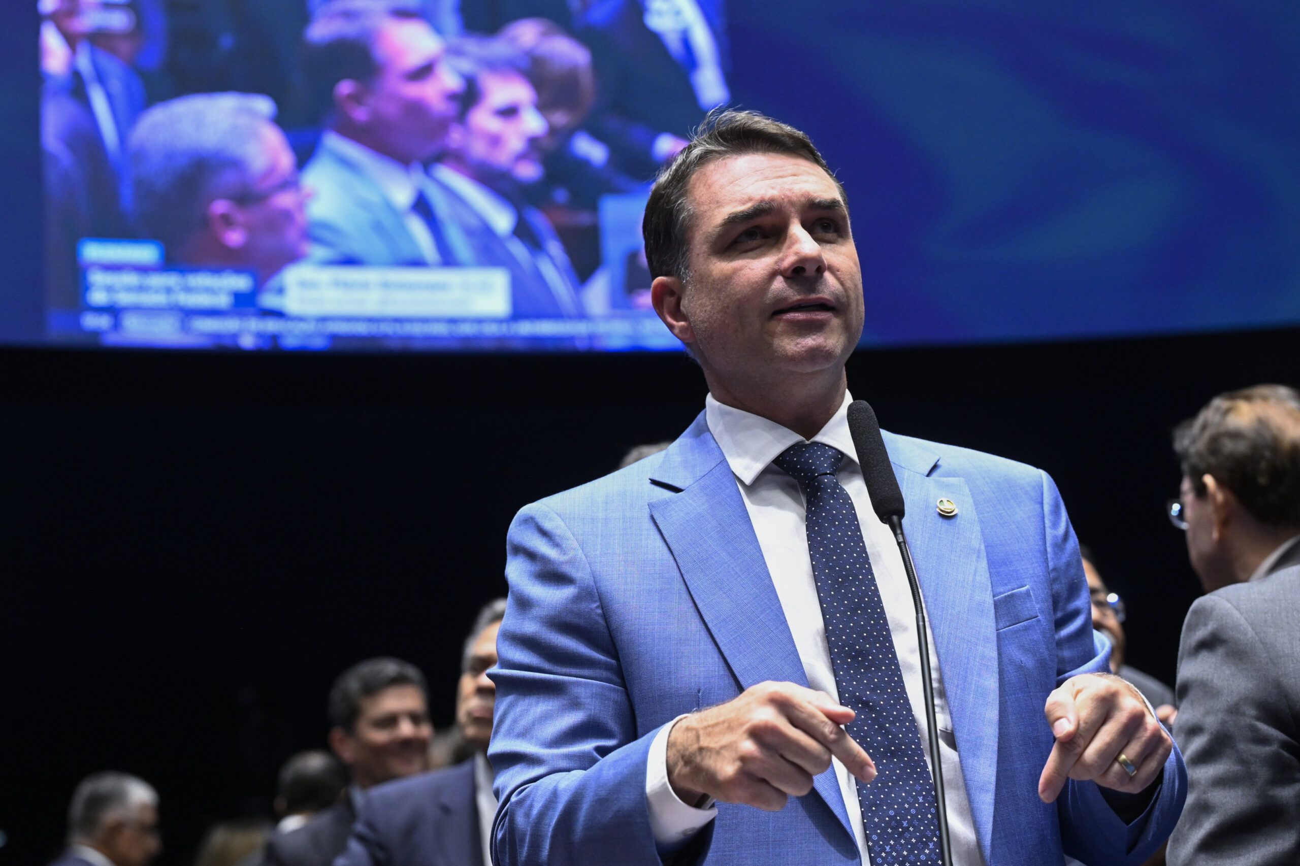 Flávio diz aguardar Michelle na campanha: ‘Esperando o tempo que ela achar que é o suficiente’