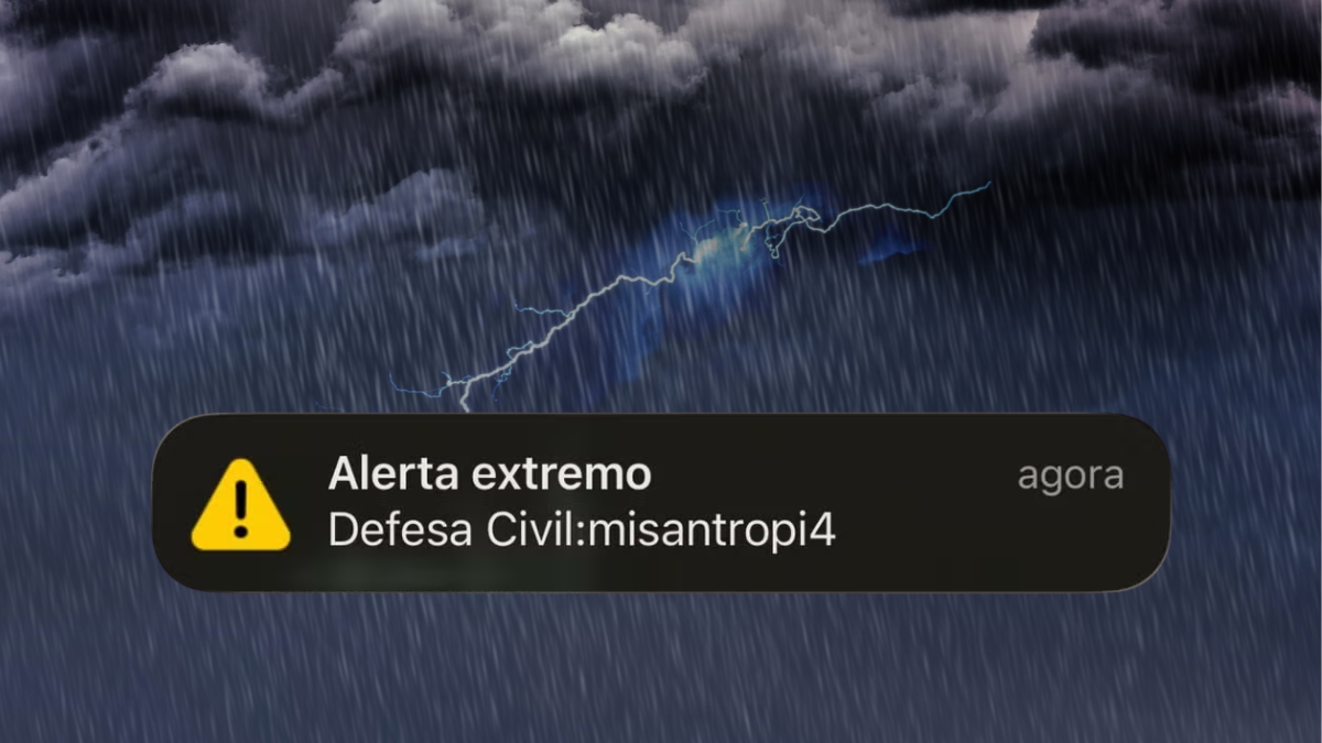 Montagem de imagem de tempestade com falso alerta da defesa civil com a palavra 