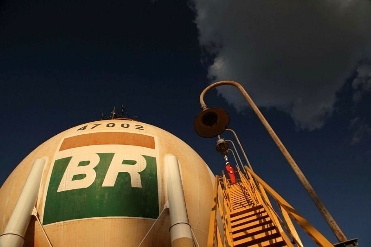 Selic cai para 14%, mas é a Petrobras (PETR4) que mexe com o mercado; Ibovespa em dólar sobe hoje (6)