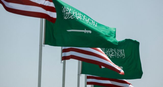 Irã rejeita proposta de cessar-fogo dos EUA e volta a atacar aliados americanos