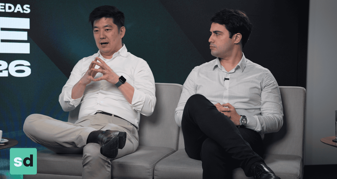 Henry Oyama, diretor de estratégias de investimentos da Hashdex (esquerda) e Valter Rebelo, chefe de research da Empiricus, em evento Onde Investir no 2º Semestre do Seu Dinheiro (Imagem Divulgação)