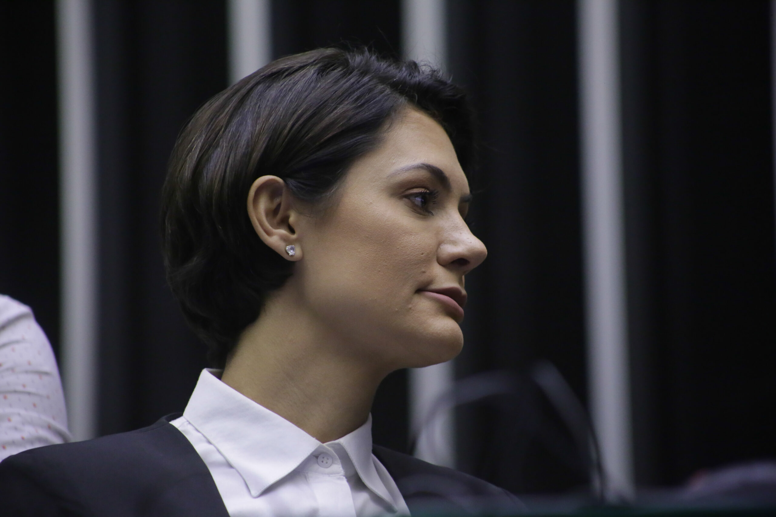 Flávio diz que Michelle está desinformada por insinuar que ele foi à festa bancada por Vorcaro
