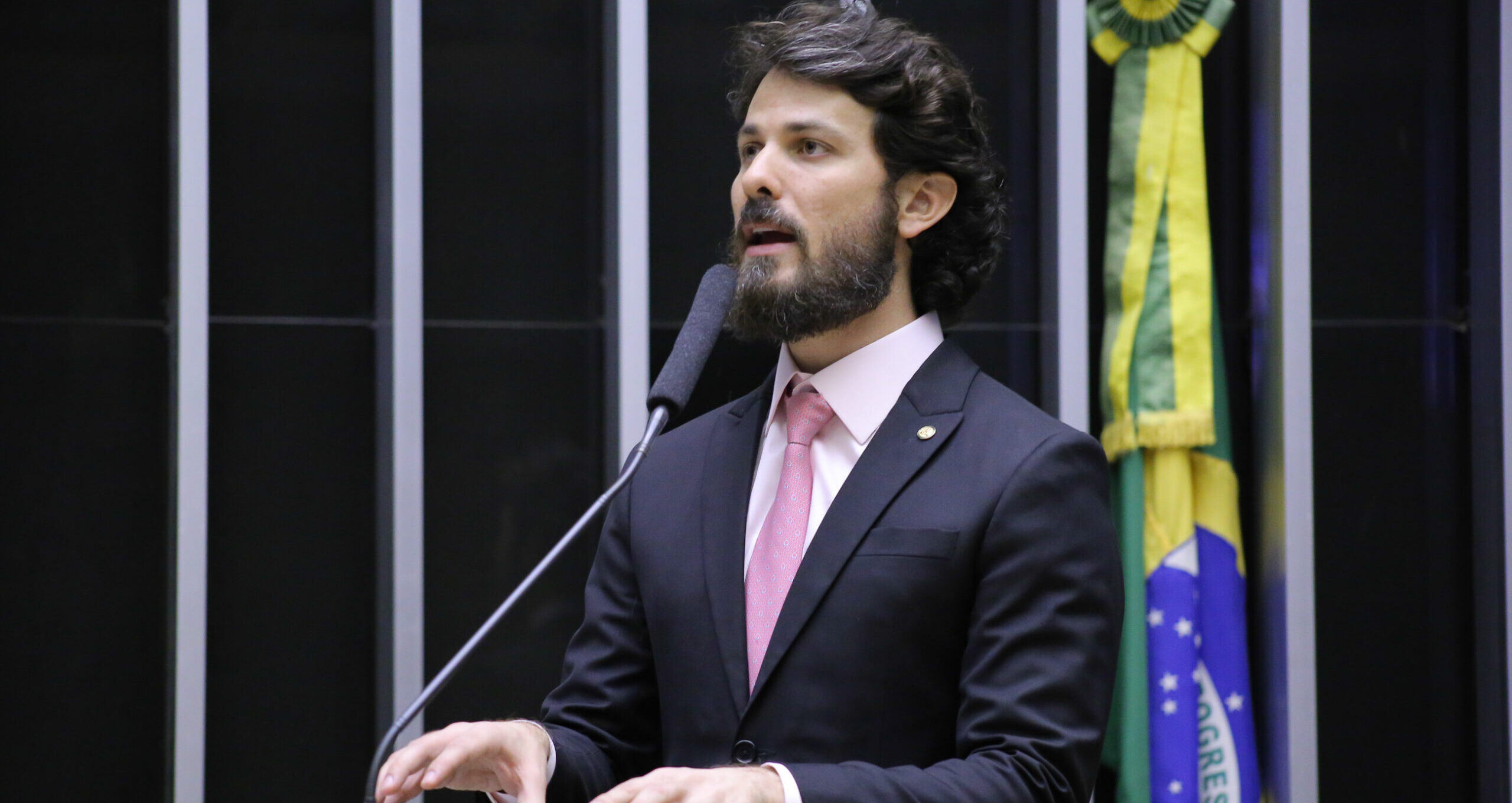 Ex-secretário rompe com grupo de Zema e articula candidatura própria ao governo de Minas