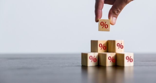 IPCA-15 muda o jogo: Economistas voltam a prever corte da Selic e reduzem projeção para inflação