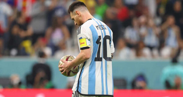 messi em campo pela seleção argentina