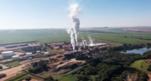 Vista aérea da usina de açúcar e álcool