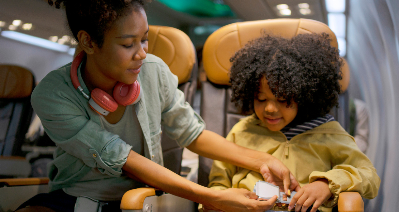 ID da foto:1471842181 Viagens de passageiros em avião comercial