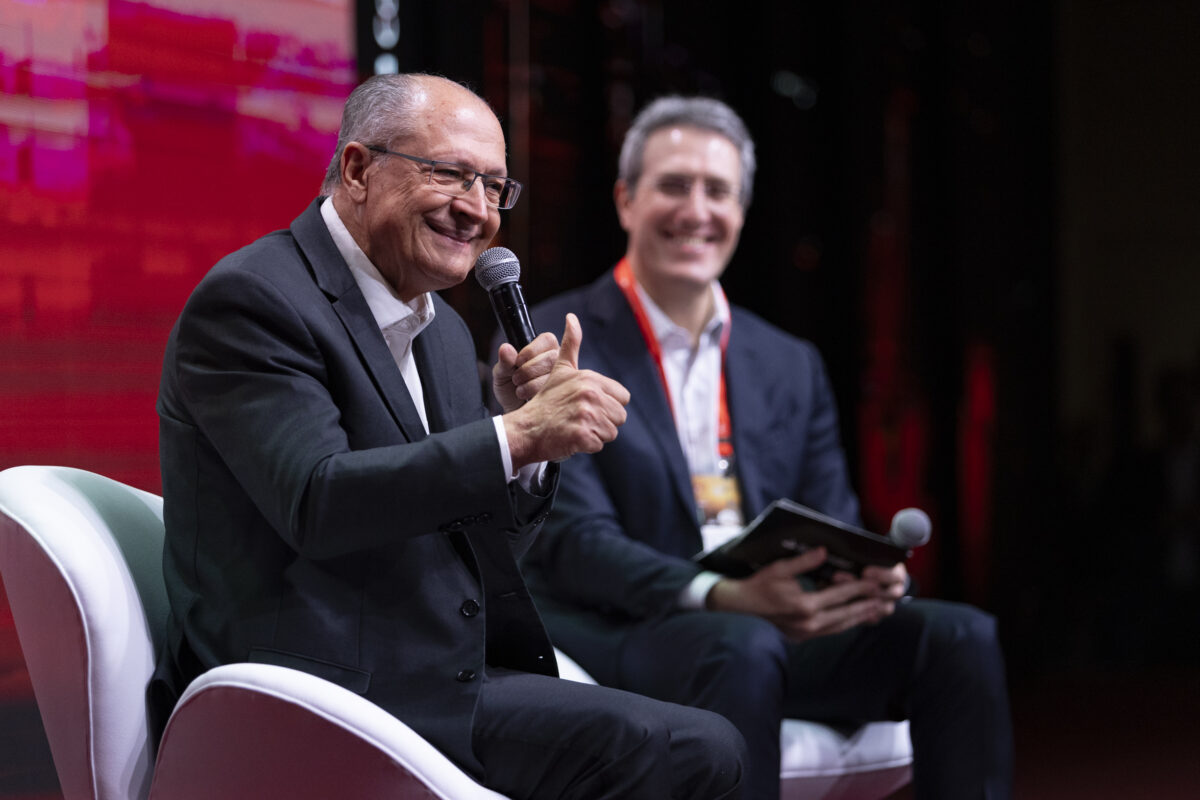 Vice-presidente e ministro do Desenvolvimento, Indústria, Comércio e Serviços (MDIC), Geraldo Alckmin, durante a 27ª Conferência Anual do Santander (Foto: Divulgação/Santander)